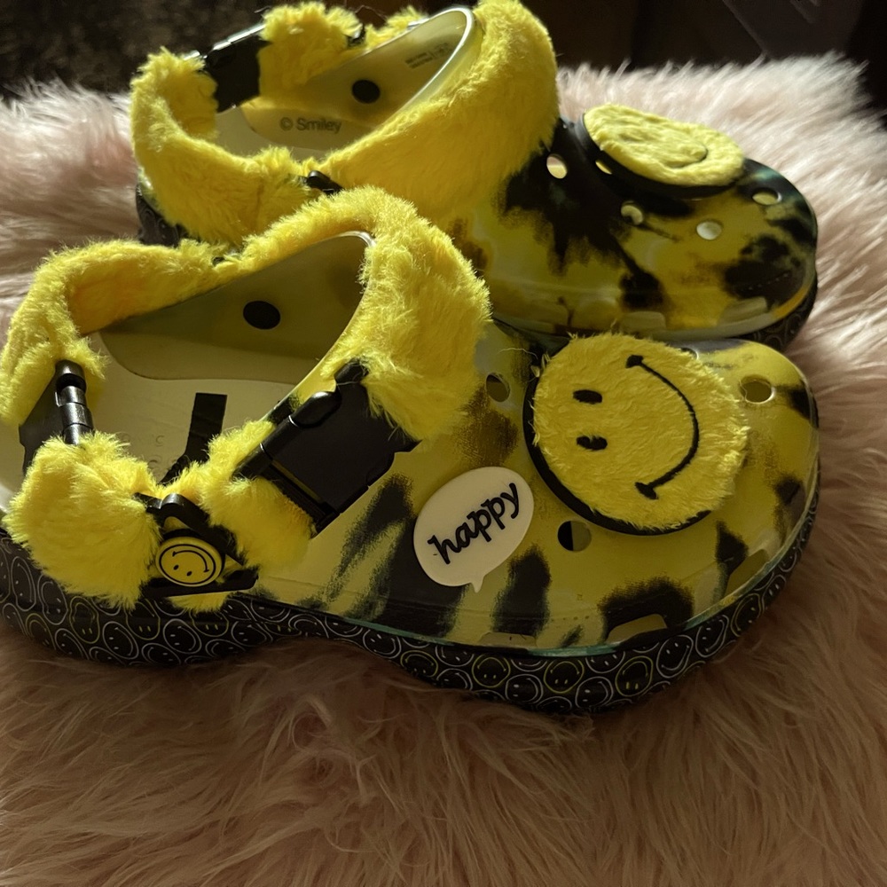 Smiley Bae Crocs